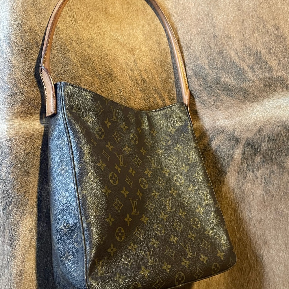 LOUIS VUITTON Looping GM Shoulder Bag - Picture 3 of 6